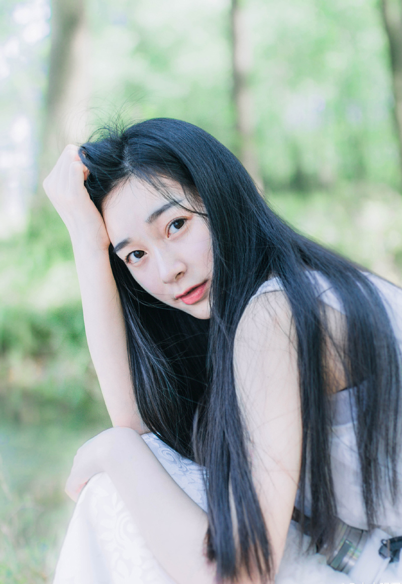 熟悉的歌久了不唱就忘了，再熟悉的人不联系也变得陌生了。